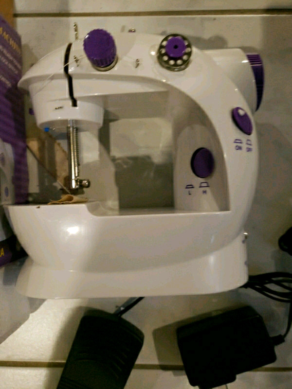 Mini Sewing Machine $30 OBO in Hobbies & Crafts in City of Toronto - Image 2