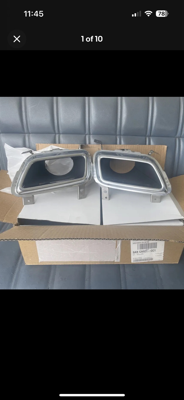 Cadillac XT5 Exhaust Tips OEM Brand new in Other Parts & Accessories in Oshawa / Durham Region
