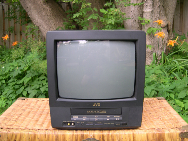 TV-VCR combo JVC dans Appareils électroniques  à Ville de Montréal