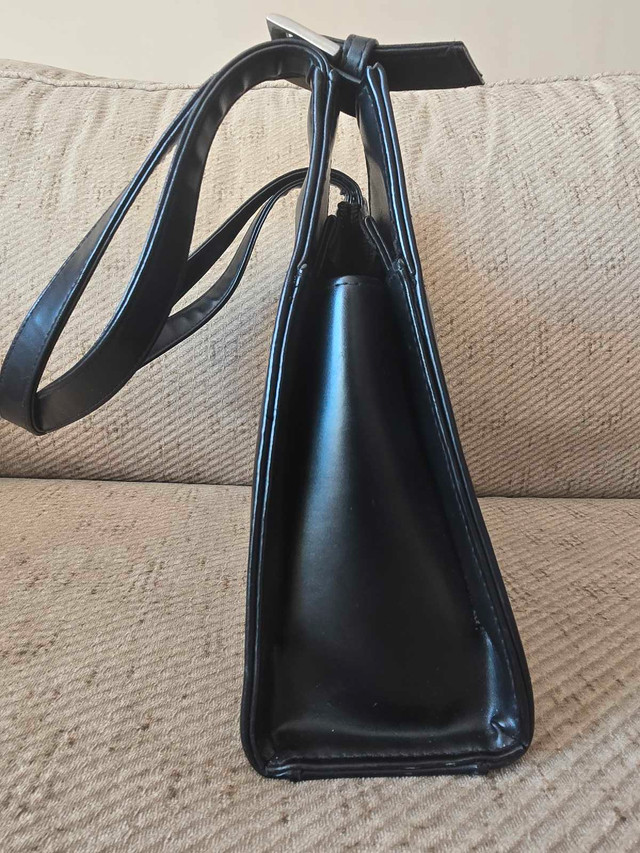 Designer black women's Leather Handbag in Women's - Bags & Wallets in Thunder Bay - Image 4