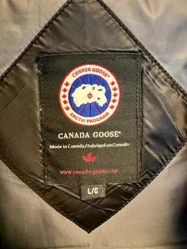 Canada Goose Hybridge Hoody  – Noir – État neuf – Medium - Large in Men's in Laval / North Shore - Image 5