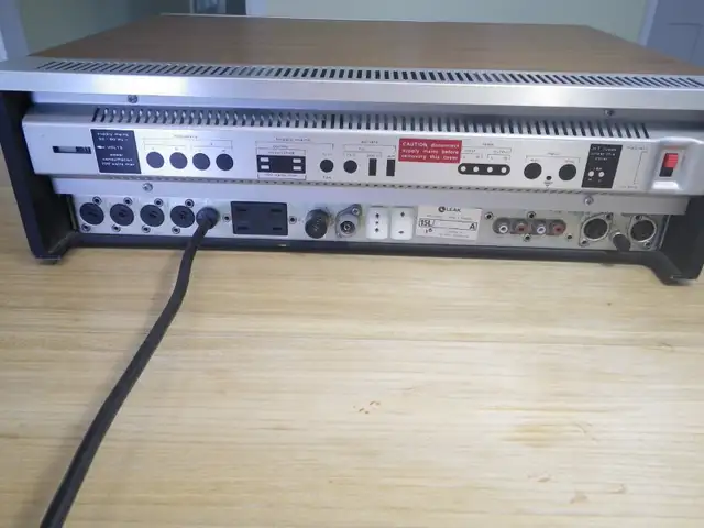 Vintage Leak Delta 75 AM/FM Stereo Receiver (35 WPC) in Stereo Systems & Home Theatre in Ottawa - Image 8