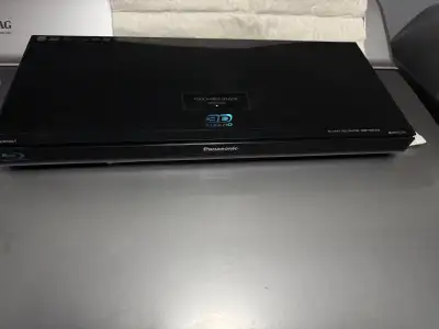 Model DMP-BDT310+HDMI Cable & Manuel
