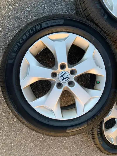 Set of 4 Honda crosstour original rims with All Season Tires good conditions no bend no crack the ti...