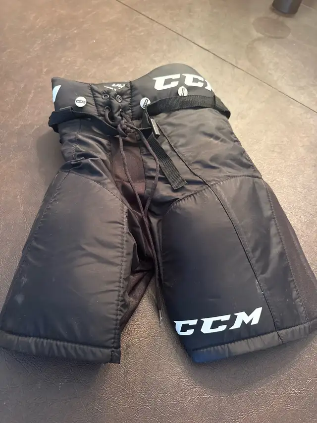 Kid’s Hockey Equipment - Like New in Hockey in Markham / York Region - Image 4