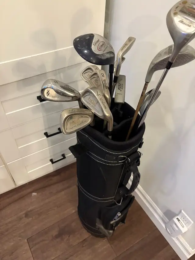 women’s right handed golf clubs and bag  in Golf in Guelph - Image 5