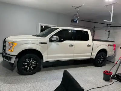 Looking to sell my almost like new 2017 F150 Lariat. It only has 84,000 km on it. Has the 5.0 L with...