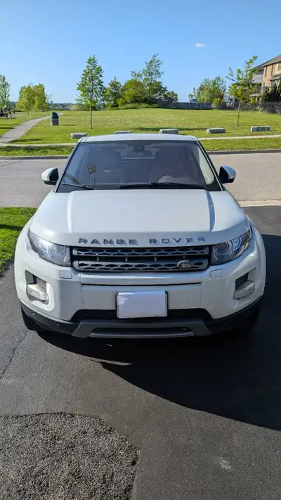 Excellent condition 2015 Range Rover Evoque AWD Pure. Well maintained, no rust, clean record, no acc...