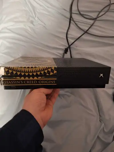 Selling my xbox 1 console comes with power cord hdmi cable and controller for the xbox 1 asking 135$...