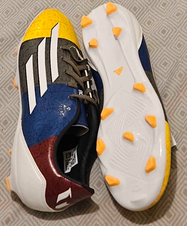 Adidas Messi F10 Soccer Cleats Size 4.5 US in Soccer in City of Toronto - Image 2