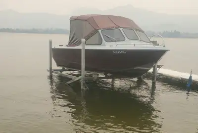 hewitt boat lift for sale used wheel cable system cantilver style four adjustable feet