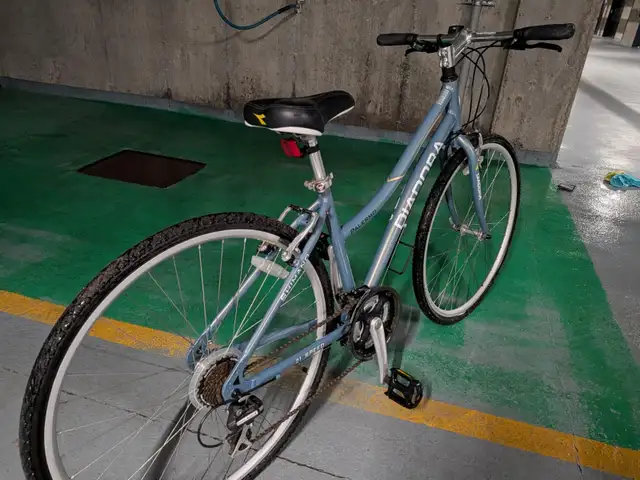 Bicycle pour femmes 17" (negociable) in Other in Longueuil / South Shore - Image 3