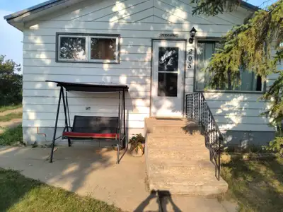 Cozy Room for Rent in Mortlach – $575/month (Includes Internet) Looking for someone to share my comf...
