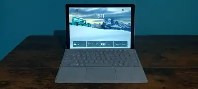Microsoft Surface Pro – Clavier inclus – Prêt à utiliser, View more