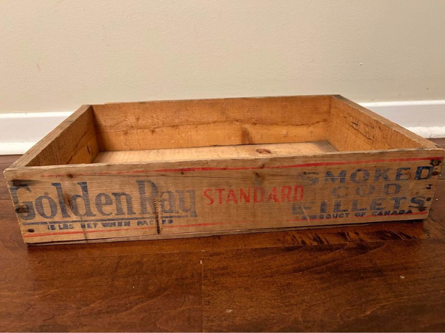 Vintage Golden Ray Standard Maritime National Fish Wooden Box in Arts & Collectibles in Annapolis Valley - Image 2