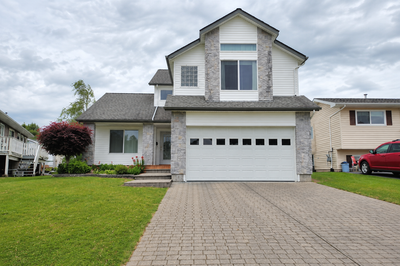 Bright and spacious 3-bedroom home featuring vaulted ceilings and plenty of natural light. The open-...