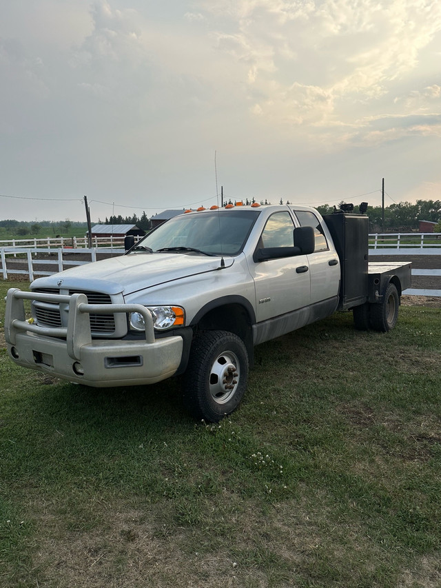 Dodge ram 3500 Cummins with welding deck dans Autos et camions  à Ville d’Edmonton
