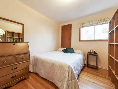 We are currently 3 girls sharing this suite. Looking for a tenant to take the 4th bedroom. Common ar...