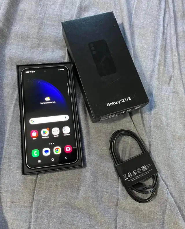 Samsung Galaxy S23FE 128 GB black in Cell Phones in City of Halifax - Image 2