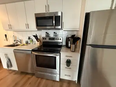 private 1bed+living+kitchen+washroom for July Aug