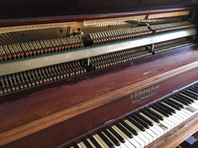 PIANO - C.W LINDSAY Limited  dans Pianos et claviers  à Ville de Montréal - Image 3