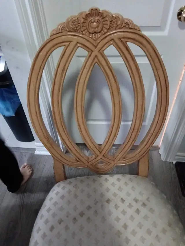 dining table with 6 chairs solid wood in Dining Tables & Sets in Mississauga / Peel Region - Image 6