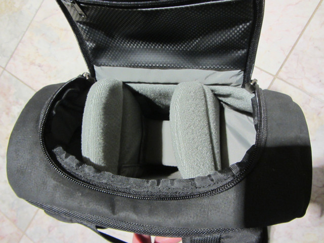 Lowepro Backpack in Cameras & Camcorders in Calgary - Image 4
