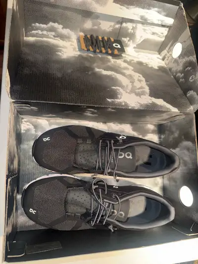 New On Cloud Women’s Size 10 Black White Athletic Running Shoes, View more