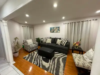 Discover this well-maintained house featuring spacious, sun-drenched living areas, a modern kitchen...
