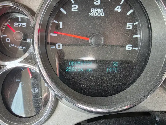 2013 GMC Sierra 1500 SLE Z71 4x4 - 5.3L V8 in Cars & Trucks in Brantford - Image 5