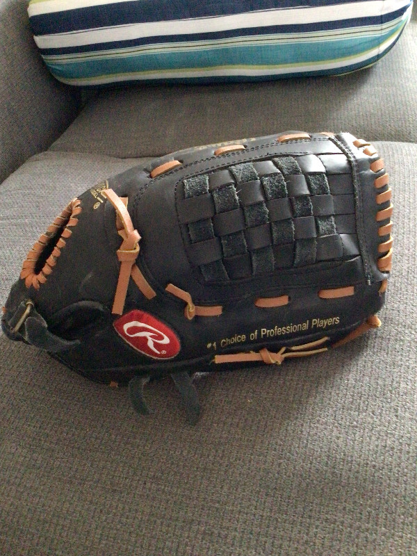Rawlings baseball glove in Baseball & Softball in Truro - Image 2
