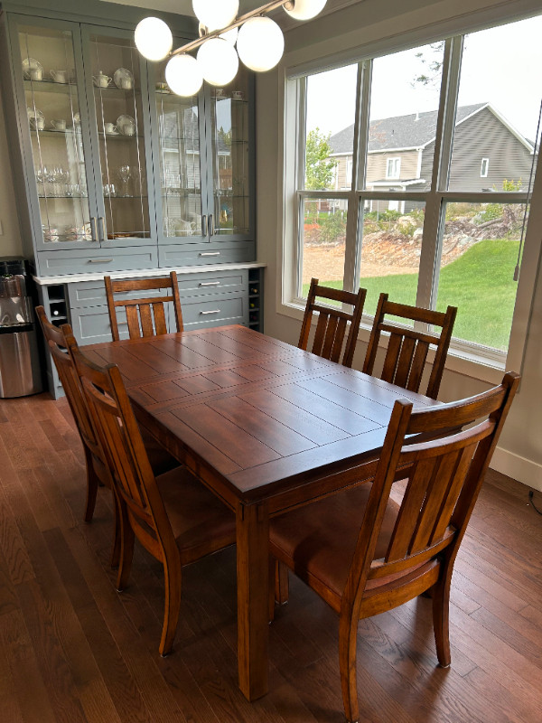Dining / Kitchen Table & Chairs in Dining Tables & Sets in St. John's