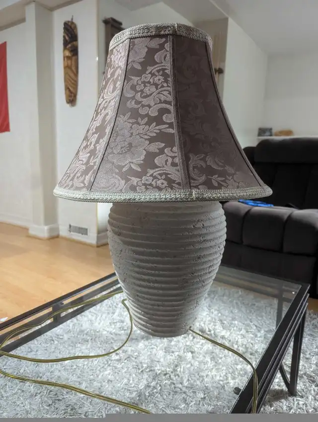 Table lamp in Indoor Lighting & Fans in Mississauga / Peel Region - Image 3