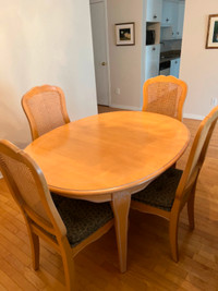Table de salle manger ovale et chaises en chêne blanchi Casavant
