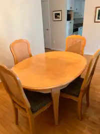 Table de salle manger ovale et chaises en chêne blanchi Casavant