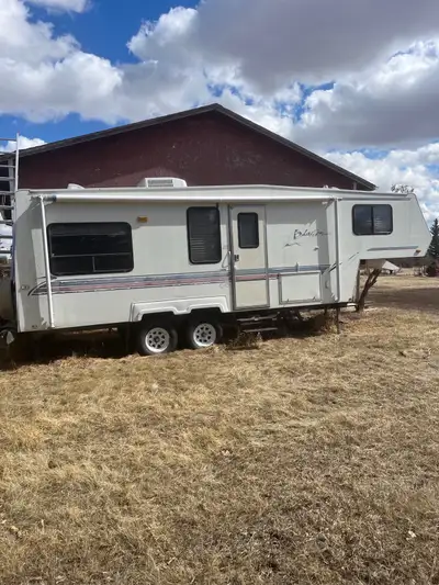 1998 24’ Citation fifth wheel in good condition. Fridge needs to be serviced as only runs on electri...