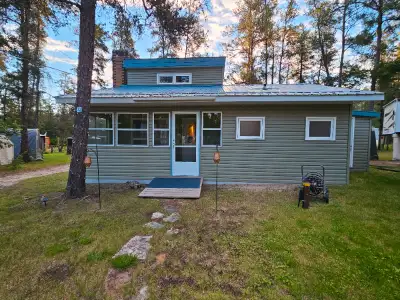 *MUST SEE* to be truly appreciated... beautifully UPDATED and FULLY FURNISHED with quality furnishin...