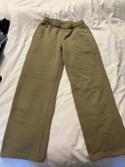 Aritzia sweatpants , View more