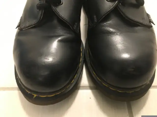 Vintage Doc Martens Safety shoes Steel Toe Yellow stitch Size 4 in Women's - Shoes in Oshawa / Durham Region - Image 4
