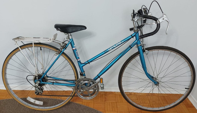 LADIES 10-SPEED ROAD BIKE in Road in London