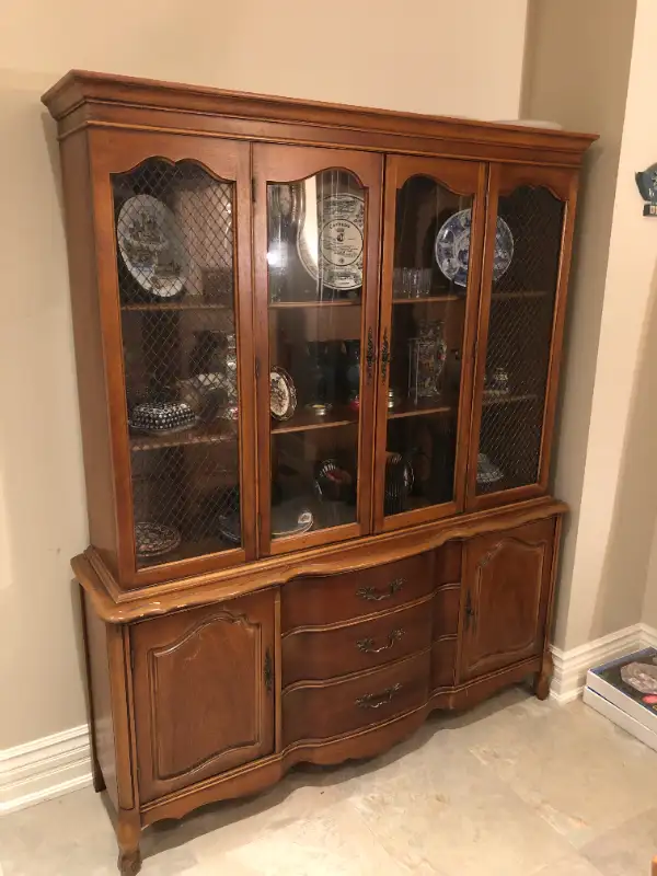 Antique wood dresser/cabinet in Bookcases & Shelving Units in Oakville / Halton Region - Image 2