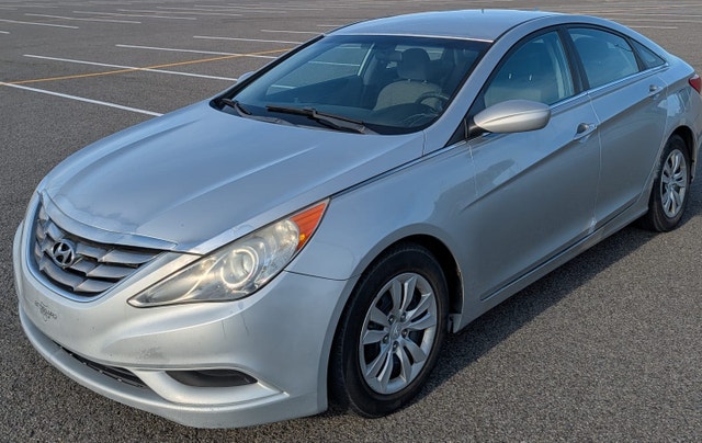 2011 Hyundai Sonata – Clean Title, No Accidents — photo 2