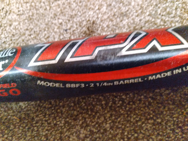Louisville baseball bat in great shape 32 inches length in Baseball & Softball in Burnaby/New Westminster - Image 4