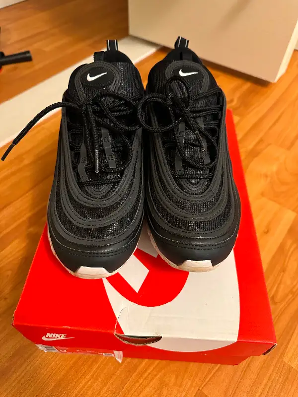 Nike NIKE AIR MAX 97 in Men's Shoes in Sault Ste. Marie - Image 4