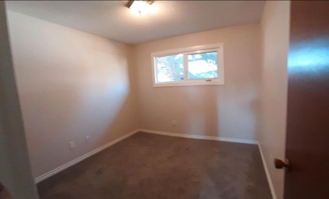 Beautiful,spacious, 1150 sqf,l 3 bedroom top floor- Kilkeny in Long Term Rentals in Edmonton - Image 2