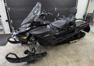 BRP Expédition 20 " LE 900 Turbo R 2024 acheté le 7 février 2024 et garanti jusqu'au 7 février 2028...