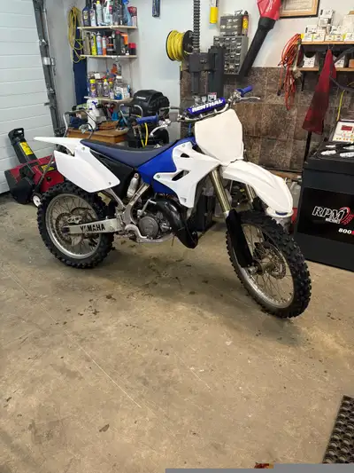 2014 Yamaha yz450f fuel injected, fully stock runs great, needs nothing, low hours $4800 2016 kx450f...