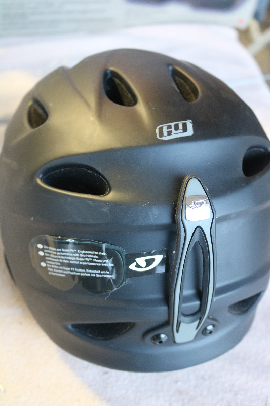 Giro G9 Snow Helmet Medium Size in Ski in Oshawa / Durham Region - Image 2