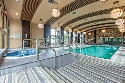 IMMACULATE & NICE ONE BEDROOM CONDO IN SQUARE ONE, MISSISSAUGA