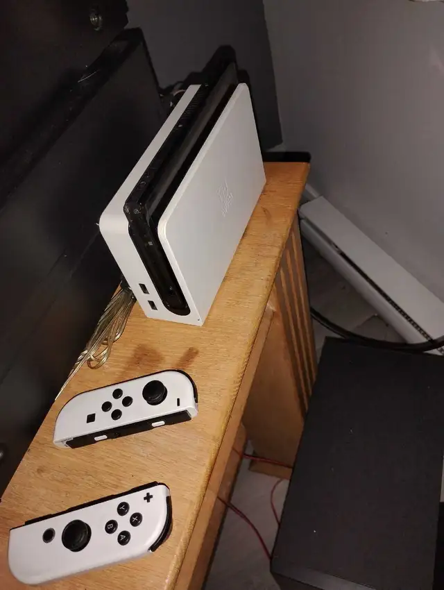 Nintendo switch Oled avec pochette de transport in Nintendo Switch in Longueuil / South Shore - Image 2